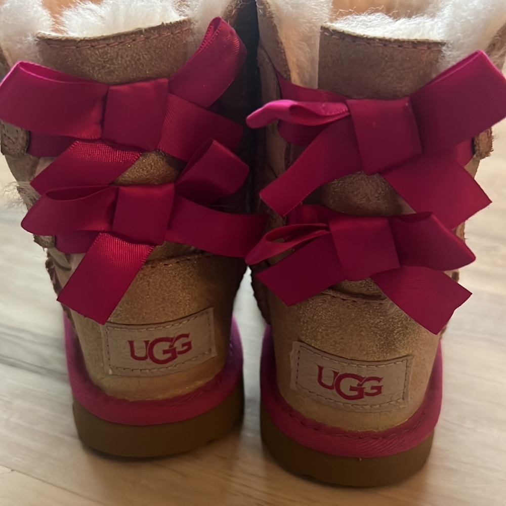Ugg girls Bailey boots with bows. Excellent condition. Size 8 toddler girls.